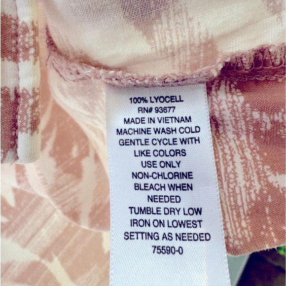 100% Lyocell Tan & White s/s cuffed blouse with collar and hidden button front - Picture 7 of 9